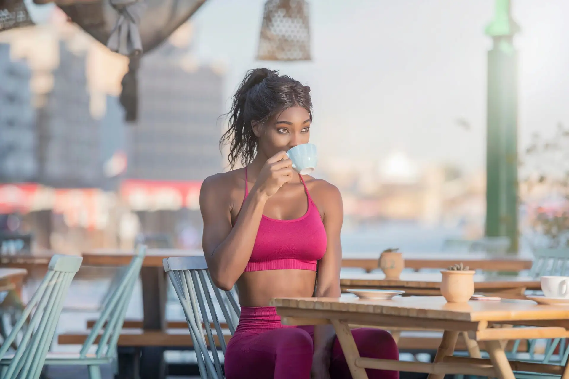 Faut-il boire du café avant l’entraînement ?